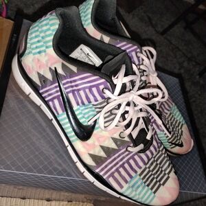 Nike Women's Geometric Multicolor Sneakers